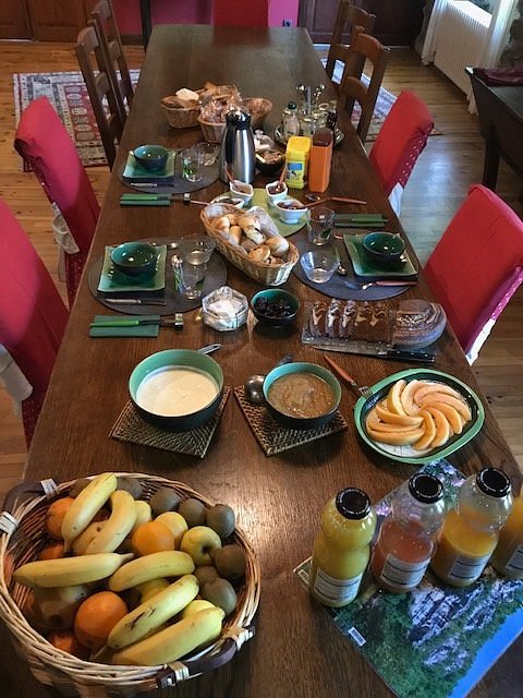 Petit-déjeuner maison Les Forges d'Enfalits